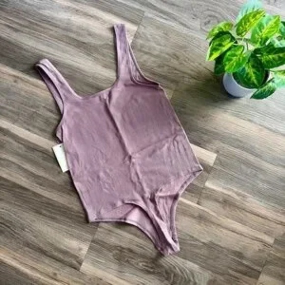 SO Seamless Scoop Neck Ribbed Tank Bodysuit Set of 2 Black & Mauve  Size M - Picture 8 of 14